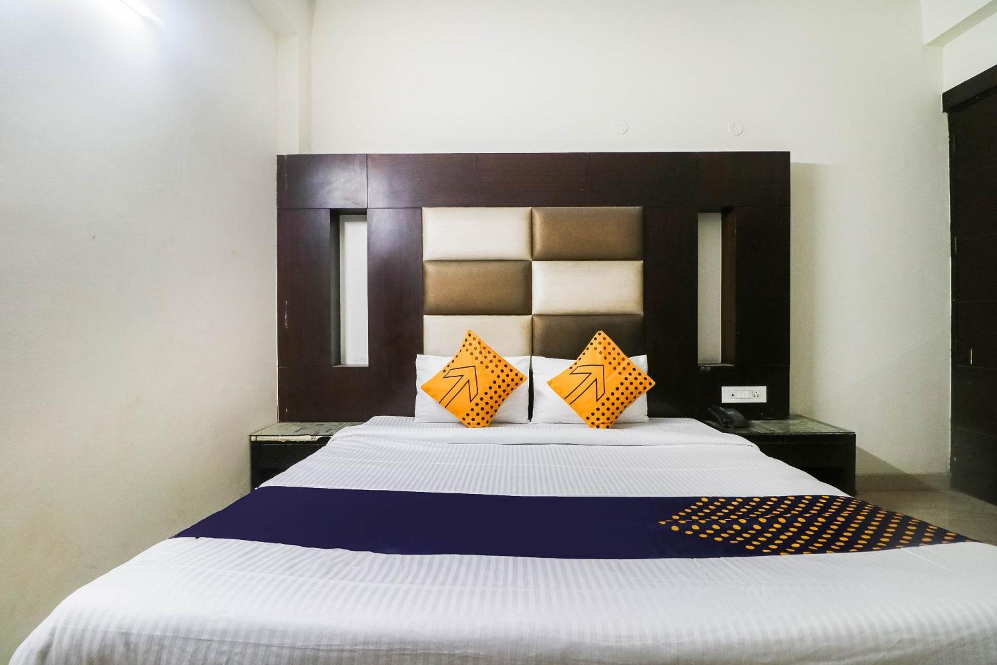 Spot On Hotel Grace Near Star Mall Gurgaon Eksteriør bilde